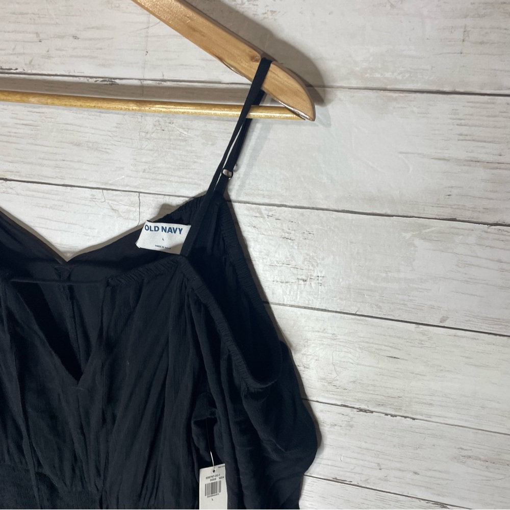 Old Navy Waist-Defined Cold-Shoulder Cutout
Smocked Mini Dress Black - Picture 6 of 6